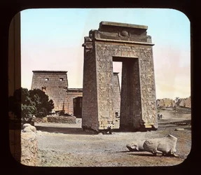 Egitto - Porta e pilone di Karnak